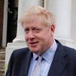 Boris Johnson s úsměvem